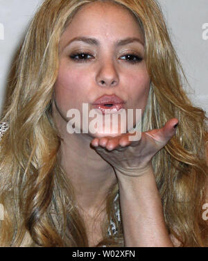 La chanteuse colombienne Shakira arrive à un photocall la promotion de son prochain album 'elle Wolf' dans Paris le 30 septembre 2009. UPI/David Silpa Banque D'Images