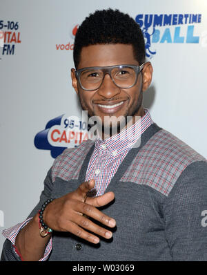 Le chanteur américain Usher participe à 'Capital FM Summertime Ball' au stade de Wembley à Londres le 9 juin 2012. Rune Hellestad/UPI Banque D'Images