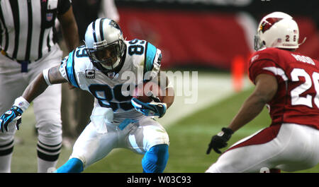 Panthers le receveur Steve Smith ressemble pour l'exécution de prix pendant la seconde moitié du jeu d'action d'action contre les Arizona Cardinals au University of Phoenix Stadium de Glendale, Arizona, le 14 octobre 2007. Les Panthère défait les cardinaux 25-10. (Photo d'UPI/Art Foxall) Banque D'Images