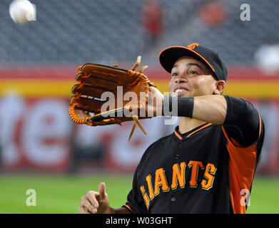 Giants de San Francisco Juan Perez joue attraper avant l'Giants-Arizona jeu Diamondbacks le jour d'ouverture de la Ligue Majeure de Baseball à Chase Field à Phoenix, Arizona le 31 mars 2014. UPI/Art Foxall Banque D'Images