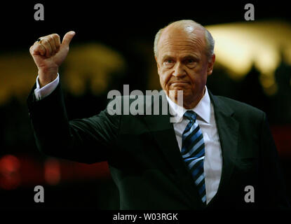 L'ancien candidat présidentiel républicain le sénateur Fred Thompson (R-TN) part après avoir parlé au deuxième jour de la Convention nationale républicaine à l'Xcel Energy Center à Saint Paul, Minnesota le 2 septembre 2008. (Photo d'UPI/Brian Kersey) Banque D'Images
