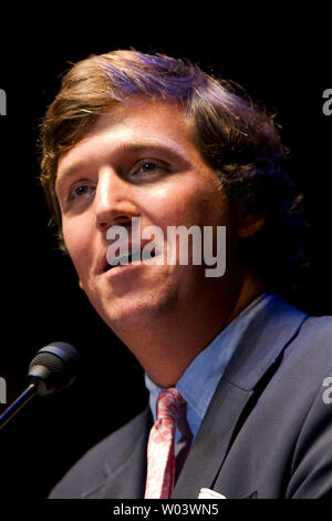 MSNBC's Tucker Carlson parle à 'Rassemblement pour la République", tenue par l'ancien candidat présidentiel républicain Ron Paul, Rép. R-TX, au Target Center de Minneapolis, Minnesota le 2 septembre 2008. (Photo d'UPI/Patrick D. McDermott) Banque D'Images