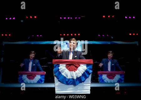 MSNBC's Tucker Carlson parle à 'Rassemblement pour la République", tenue par l'ancien candidat présidentiel républicain Ron Paul, Rép. R-TX, au Target Center de Minneapolis, Minnesota le 2 septembre 2008. (Photo d'UPI/Patrick D. McDermott) Banque D'Images