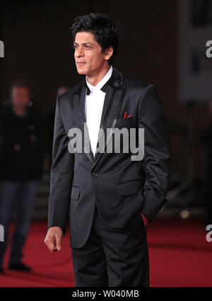 Shah Rukh Khan arrive sur le tapis rouge avant la projection du film "Mon nom est Kahn' au cours du 5e Festival International du Film de Rome à Rome le 31 octobre 2010. UPI/David Silpa Banque D'Images