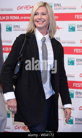 Olivia Newton-John arrive à un photocall pour le film 'quelques meilleurs hommes' pendant la 6e Festival International du Film de Rome à Rome le 28 octobre 2011. UPI/David Silpa Banque D'Images