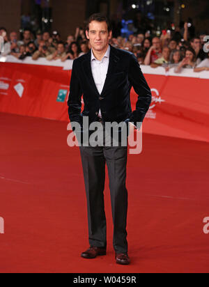 Clive Owen arrive sur le tapis rouge pour 'la' Knick lors du 9e Festival International du Film de Rome annuel à Rome le 17 octobre 2014. UPI/David Silpa Banque D'Images