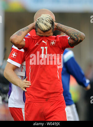 De la Suisse Valon Behrami est abattu durant la Coupe du Monde FIFA 2014 ronde de 16 match à l'Arena Corinthians de Sao Paulo, Brésil le 01 juillet 2014. UPI/Chris Brunskill Banque D'Images