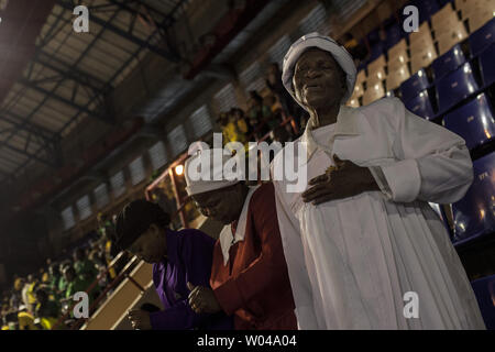 L'ANC Gauteng a tenu un service de prière le dimanche matin sur le Stand Bank Arena à Johannesburg, Afrique du Sud, le 8 décembre 2013. Mandela, l'ancien président sud-africain et icône de la lutte anti-apartheid, est décédé le 5 décembre 2001, à l'âge de 95 ans après les complications d'une infection pulmonaire récurrente. UPI/Charlie Shoemaker Banque D'Images