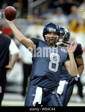Matt Hasselbeck, Seattle Seahawks quarterback se réchauffe au Super Bowl XL avec les Seattle Seahawks et les Steelers de Pittsburgh au Ford Field de Detroit, MI., le 5 février 2006. (Photo d'UPI/Brian Kersey) Banque D'Images
