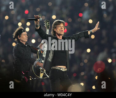 Mick Jagger, Keith Richards et les Rolling Stones effectuer le demi-temps" au Super Bowl au Ford Field de Detroit, MI, le 5 février 2006. (Photo d'UPI/Tery Schmitt) Banque D'Images