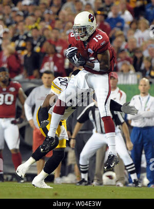 Arizona Cardinals wide receiver Steve Breaston permet une réception contre les Pittsburgh Steelers pour 10 verges et un premier vers le bas dans le premier trimestre au Super Bowl XLIII chez Raymond James Stadium de Tampa, Floride, le 1 février 2009. (UPI Photo/Kevin Dietsch) Banque D'Images