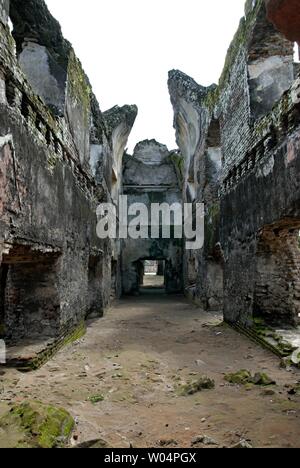 Ruines d'épave dans le Taman Sari site. Le Taman Sari est un site du patrimoine dans l'ancien jardin royal du sultanat de Yogyakarta. Banque D'Images