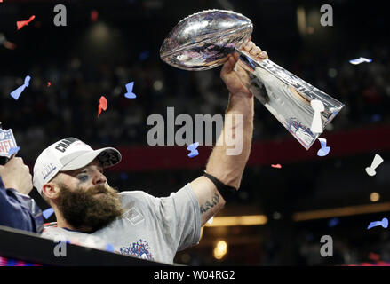 New England Patriots Super Bowl MVP Julian Edelman détient le trophée Vince Lombardi après avoir battu les Rams de Los Angeles au Super Bowl LIII de Mercedes-Benz Stadium le 3 février 2019 à Atlanta. Les Patriotes défait les Rams 13-3. Photo de John Angelillo/UPI Banque D'Images