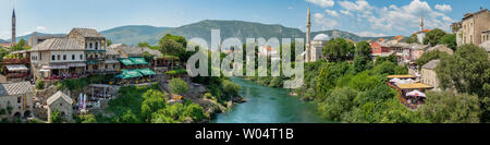 La rivière Neretva et Mostar, Bosnie-Herzégovine Panorama Banque D'Images