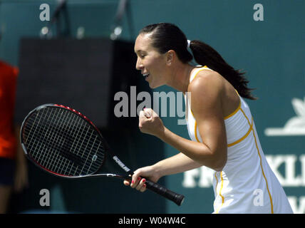 Jelena Jankovic de la Serbie célèbre sa coup gagnant à match point comme elle bat Dinara Safina de Russie 6-2, 6-2 dans le championnat de la Coupe Family Circle dans le tournoi de tennis de Charleston, Caroline du Sud le 15 avril 2007. (Photo d'UPI/Nell Redmond) Banque D'Images