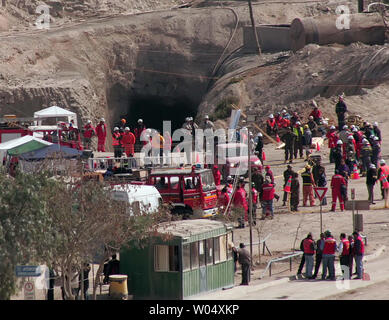 Les sauveteurs travaillent à la mine de San Jose ont été 33 mineurs sont piégés près de Copiapo, au Chili le 7 août 2010. Les mineurs étaient finalement contacté le 22 août et sont en vie mais de sauvetage peut être mois. UPI Banque D'Images