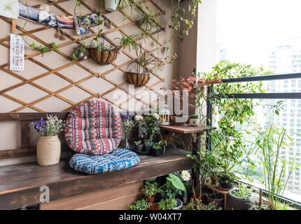 Balcon jardin avec coin paysage végétal Banque D'Images