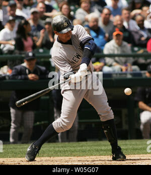 New York Yankees Alex Rodriguez prend un stirke contre les Mariners de Seattle le 6 juin 2015 à Safeco Field de Seattle. Les Yankees battre les Mariners 3-1. Photo par Jim Bryant/UPI Banque D'Images