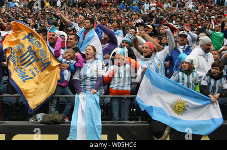 L'Argentine fans célèbrent la victoire de 3-0 sur la Bolivie dans la Copa America 2016 un match de football Centenario au champ CenturyLink à Seattle, Washington le 14 juin 2016. Battre l'Argentine Bolivie 3-0. Photo par Jim Bryant/ UPI Banque D'Images