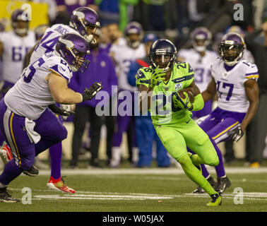 Seattle Seahawks Justin évoluait Coleman (28) retourne un fumble pour un 26-yard-touchdown contre les Vikings du Minnesota au cours du quatrième trimestre à CenturyLink Field le 10 décembre 2018 à Seattle, Washington. Les Seahawks battre les Vikings 21-7. Photo par Jim Bryant/UPI Banque D'Images