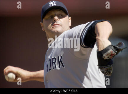 Le lanceur partant des Yankees de New York Roger Clemens lance durant la septième manche contre les Giants de San Francisco à AT&T Park à San Francisco le 24 juin 2007. (Photo d'UPI/Aaron Kehoe) Banque D'Images