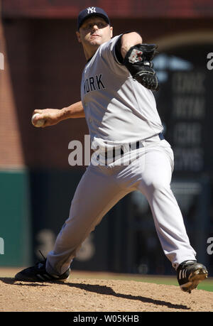 Le lanceur partant des Yankees de New York Roger Clemens lance durant la septième manche contre les Giants de San Francisco à AT&T Park à San Francisco le 24 juin 2007. (Photo d'UPI/Aaron Kehoe) Banque D'Images