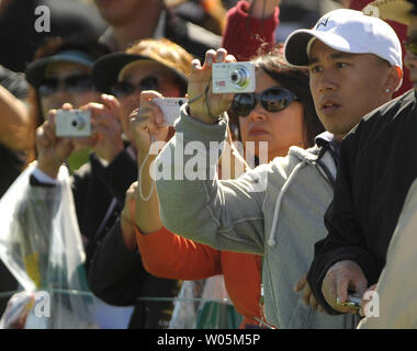 Photographie des fans Tiger Woods lors d'une ronde de pratique avant le début de la Coupe des Présidents à Harding Park Golf Course à San Francisco, Californie le 7 octobre 2009. UPI/Kevin Dietsch Banque D'Images