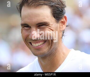 Londres, Royaume-Uni. 26 Juin, 2019. Rafael Nadal entre les jeux à l'Aspall Tennis Classic - un gazon de Wimbledon annuel avant l'événement à l'exposition - Hurlingham Club à Londres Crédit : SOPA/Alamy Images Limited Live News Banque D'Images