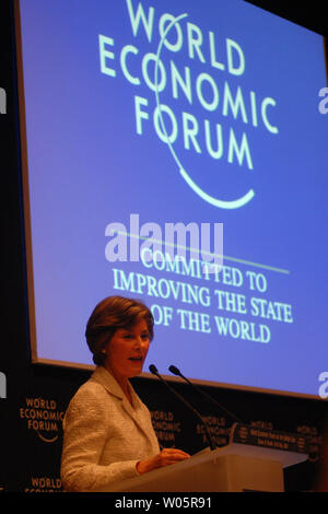 Première dame des États-Unis Laura Bush l'adresse du Forum économique à Sharm el Sheikh, Egypte le dimanche 18 mai 2008. Le thème du sommet est "l'apprentissage de l'avenir." Le forum est un des plus grand rassemblement au Moyen-Orient pour les dirigeants politiques et économiques. UPI (photo) Banque D'Images