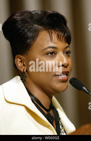 Le Révérend Dr. Bernice A. King, fille de feu le Dr. Martin Luther King Jr., rend le discours liminaire au cours du Dr. Martin Luther King Jr., l'année 2005 Lancement de la célébration pour l'État du Missouri à Harris Stowe State College à St Louis le 8 janvier 2005. L'événement donne le coup d'une année d'événements dans l'état du Missouri qu'honorer la vie du leader des droits civils tués. (Photo d'UPI/Bill Greenblatt) Banque D'Images