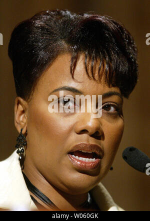 Le Révérend Dr. Bernice A. King, fille de feu le Dr. Martin Luther King Jr., rend le discours liminaire au cours du Dr. Martin Luther King Jr., l'année 2005 Lancement de la célébration pour l'État du Missouri à Harris Stowe State College à St Louis le 8 janvier 2005. L'événement donne le coup d'une année d'événements dans l'état du Missouri qu'honorer la vie du leader des droits civils tués. (Photo d'UPI/Bill Greenblatt) Banque D'Images