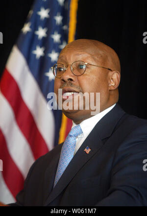 Secrétaire américain du logement et du développement urbain Alphonso Jackson parle en faveur du président Bush plan de réforme de la sécurité sociale à St Louis Le 27 avril 2005. (Photo d'UPI/Bill Greenblatt) Banque D'Images