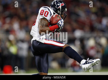 Le receveur des Houston Texans Andre Johnson fait un crochet vers la fin du deuxième trimestre par rapport à la St Louis Rams à l'Edward Jones Dome à St Louis le 20 décembre 2009. Houston St. Louis défait 16-13. UPI/Bill Greenblatt Banque D'Images