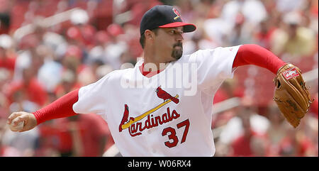 Cardinals de Saint-Louis starter Jeff Suppan jette un lancer pendant les match. Il a ajouté six manche et a renoncé à l'un run gagné contre Dodgers de Los Angeles au Busch Stadium de Saint-Louis le 18 juillet 2010. UPI/John Boman Jr Banque D'Images