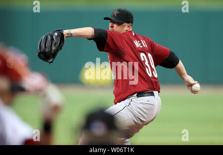Astros de Houston le lanceur partant Brett Myers se jette à l'Cardinals de Saint-Louis dans la deuxième manche au Busch Stadium de Saint-Louis le 2 août 2010. UPI/BIll Greenblatt Banque D'Images