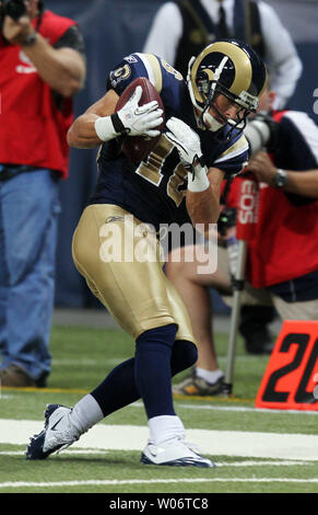 Saint Louis Rams Danny Amendola séjours à limites après un bon pour 36 verges au premier quart contre les Ravens de Baltimore dans l'avant-saison jouer à l'Edward Jones Dome à St Louis le 2 septembre 2010. UPI/BIll Greenblatt Banque D'Images