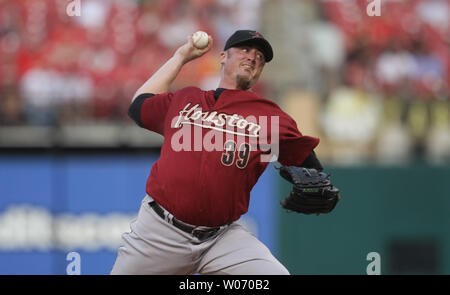 Astros de Houston le lanceur partant Brett Myers offre un pitch au Cardinals de Saint-Louis dans la deuxième manche au Busch Stadium de Saint-Louis Le 26 juillet 2011. UPI/Bill Greenblatt Banque D'Images