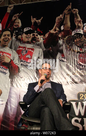 Cardinals de Saint-Louis Directeur général John Mozeliak parle de fans au cours de l'hiver de l'équipe de chaud à St Louis le 13 janvier 2012. UPI/Bill Greenblatt Banque D'Images