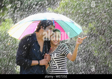 Couple sous la pluie Banque D'Images