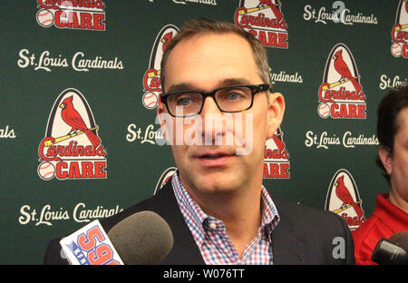 Cardinals de Saint-Louis directeur général John Mozeliak parle aux journalistes pendant les chaudes d'hiver annuel jusqu'à St Louis le 19 janvier 2013. UPI/Bill Greenblatt Banque D'Images