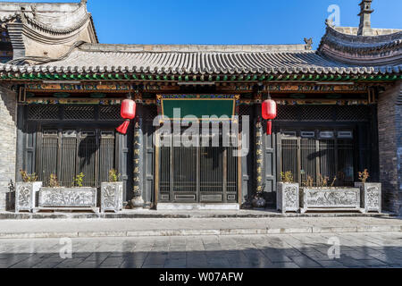 L'architecture traditionnelle chinoise sur l'ancienne rue des dynasties Ming et Qing dans la ville antique de Pingyao, dans la province du Shanxi Banque D'Images