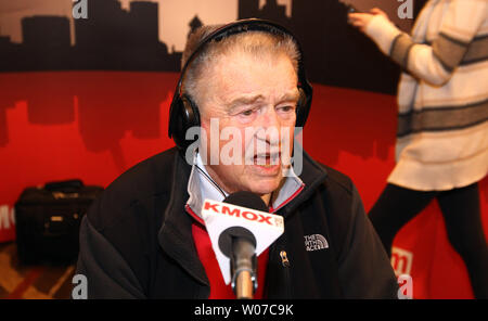 L'ancien manager, 2001 à 2005 et de la renommée du Baseball états Whitey Herzog est interviewé sur la radio à l'hiver, Warm-up à St Louis le 20 janvier 2014. UPI/Bill Greenblatt Banque D'Images