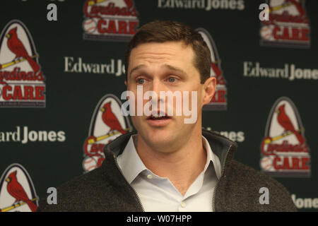 Ancien Colorado Rockies maintenant St. Louis Cardinals cruche Matt Belisle, parle avec les journalistes au cours de la 1re journée de la St. Louis Cardinals Winter-Up à St Louis le 17 janvier 2015. Warm-Up permet aux fans de s'approcher jusqu'à leurs joueurs préférés du passé, présent et futur. Photo de Bill Greenblatt/UPI Banque D'Images