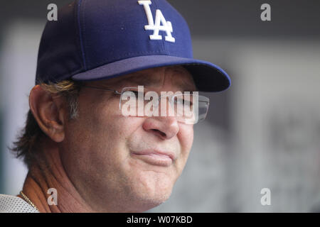 Manager des Dodgers de Los Angeles, Don Mattingly montres son équipe prendre sur la Cardinals de Saint-Louis au Busch Stadium de Saint-Louis le 31 mai 2015. Saint Louis Los Angeles défait 3-1. Photo de Bill Greenblatt/UPI Banque D'Images