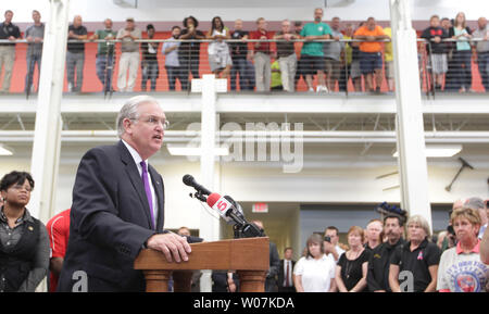 Le Gouverneur du Missouri, Jay Nixon fait ses remarques à l'Union européenne, les travailleurs avant leur veto House Bill 116, à St Louis le 4 juin 2015. Nixon dit si le projet de loi est adopté, il permettrait d'abaisser les salaires, pincez les familles de la classe moyenne, et sous réserve d'entreprises responsabilité civile illimitée et criminel. Photo de Bill Greenblatt/UPI Banque D'Images