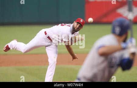 Cardinals de Saint-Louis le lanceur partant Michael Wacha fournit un emplacement pour les Dodgers de Los Angeles dans la deuxième manche au Busch Stadium de Saint-Louis le 22 juillet 2016. Photo de Bill Greenblatt/UPI Banque D'Images