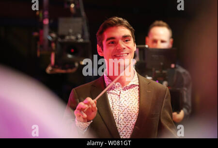 RJ Mitte acteur de Breaking Bad la renommée, procède à une chorale d'enfants au cours de l'enregistrement de messages publicitaires de réseau des hôpitaux Shriners à St Louis le 9 août 2017. Photo de Bill Greenblatt/UPI Banque D'Images