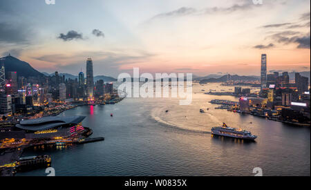 Vue aérienne de Victoria Harbour, Hong Kong, Chine. Banque D'Images