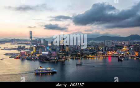 Vue aérienne de Victoria Harbour, Hong Kong, Chine. Banque D'Images