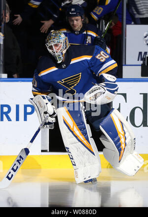 Le gardien des Blues de Saint-Louis Jordan Binnington hits la glace pour un match contre les Canadiens de Montréal au Centre d'entreprise à Saint Louis le 10 janvier 2019. Photo de Bill Greenblatt/UPI Banque D'Images